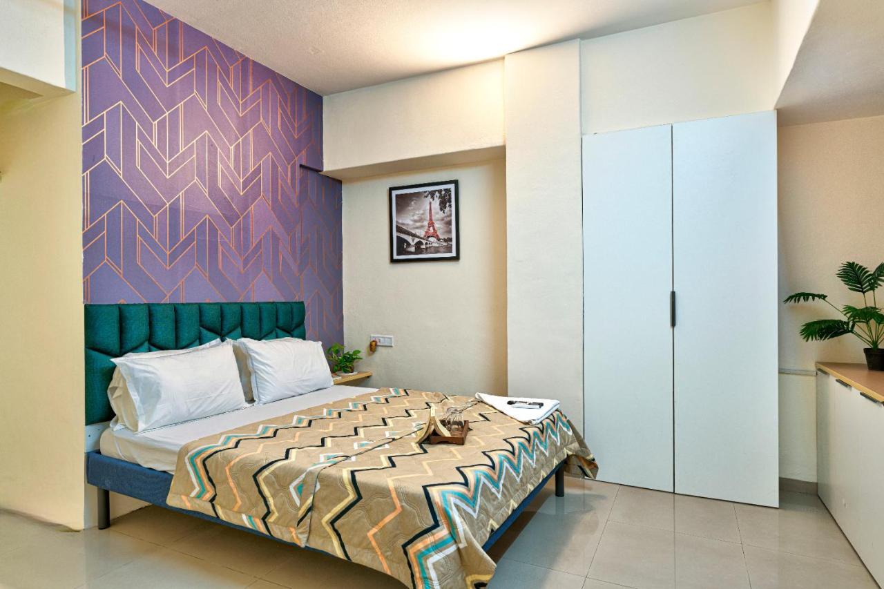La Vaccanza Suits-203 * Pune