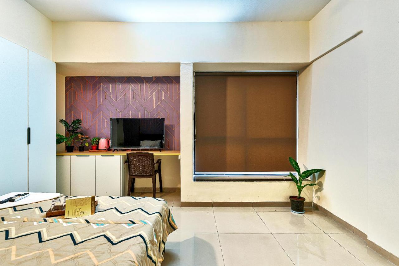 La Vaccanza Suits-203 * Pune